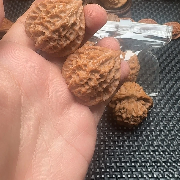 M***a吊坠文玩核桃龙鳞