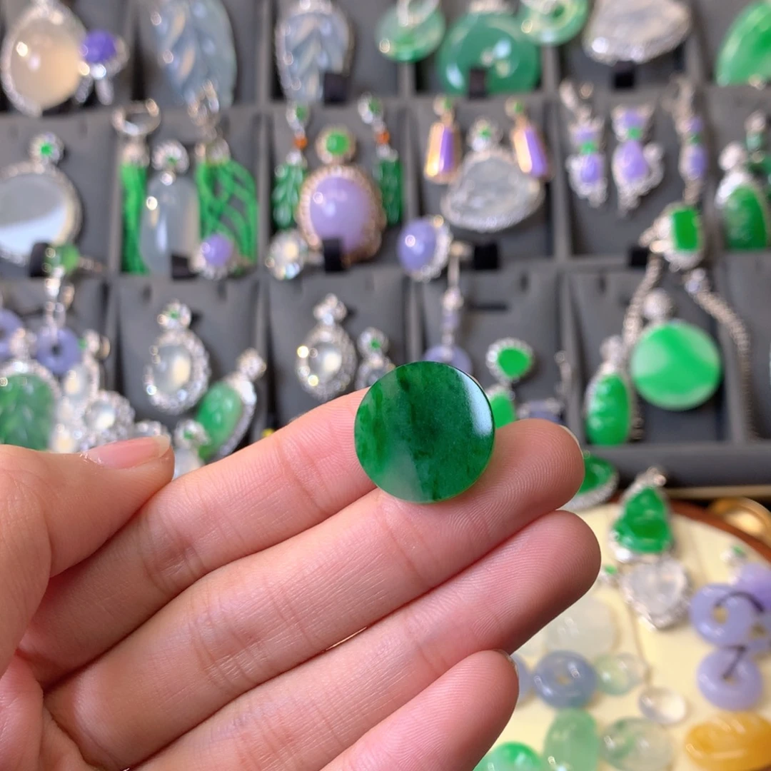 翡翠颈饰未镶嵌裸石