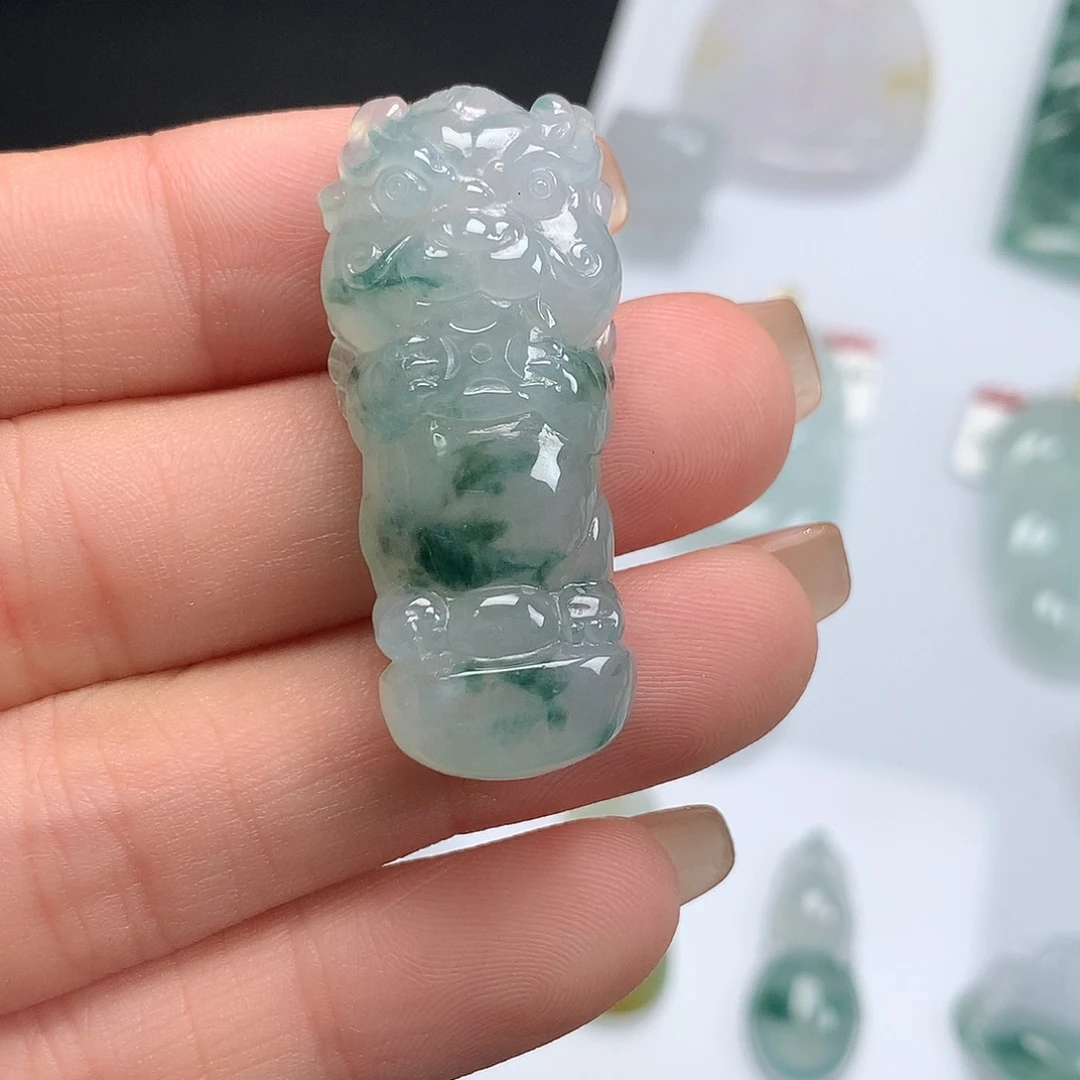 翡翠未镶嵌颈饰吞金兽