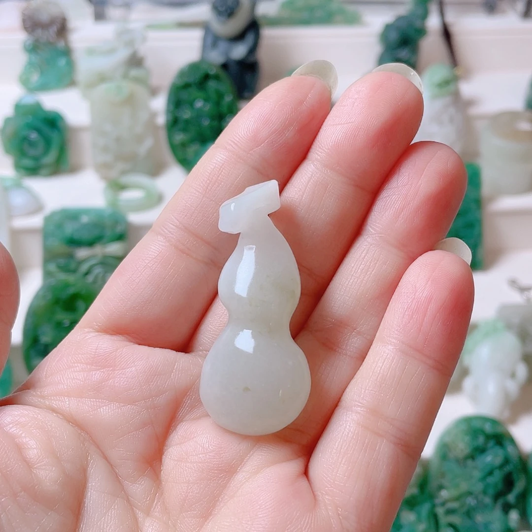 独山玉未镶嵌颈饰