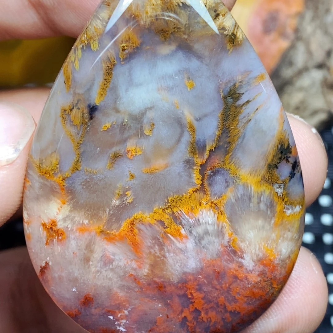 未镶嵌颈饰玛瑙/玉髓狼**抱