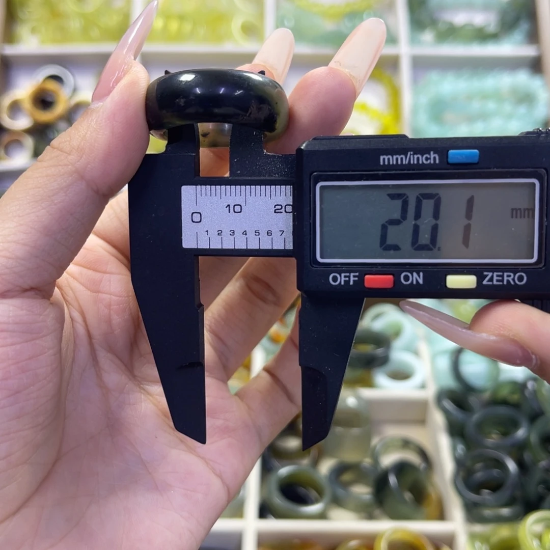 蛇纹石玉未镶嵌手镯52