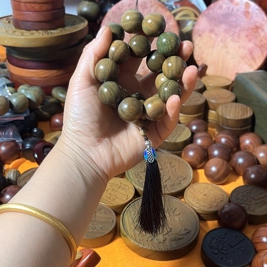 木潘*隆绿檀手持一条都豆豆