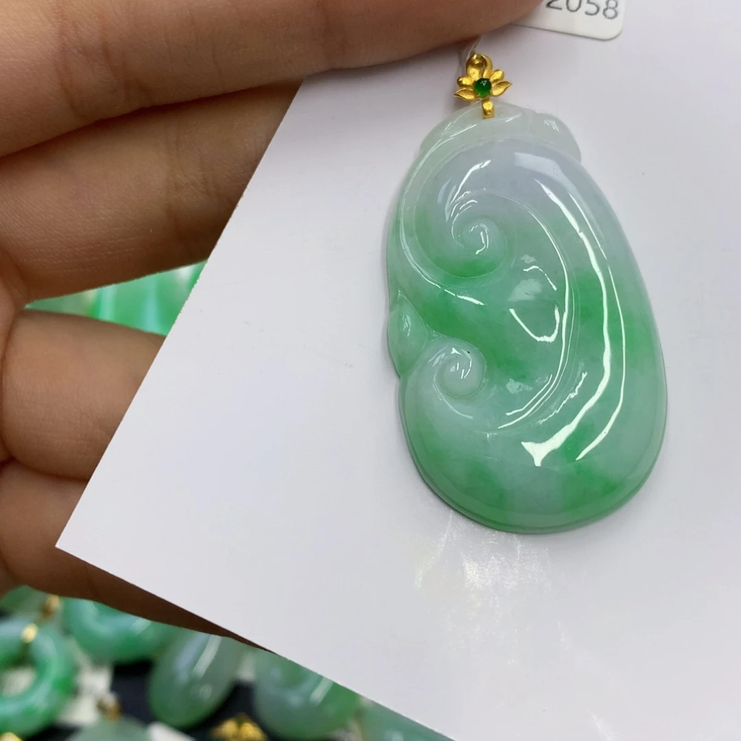 翡翠18K金镶嵌颈饰翡翠