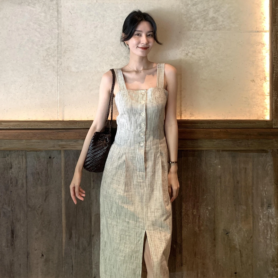 2025新款法式灰色背心吊带连衣裙女夏季高级感气质修身显瘦长裙