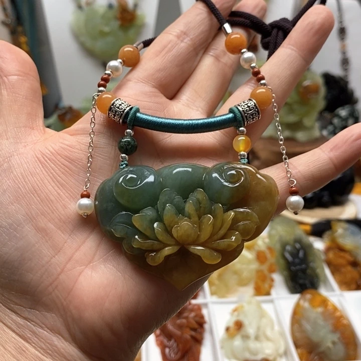 未镶嵌蛇纹石玉颈饰