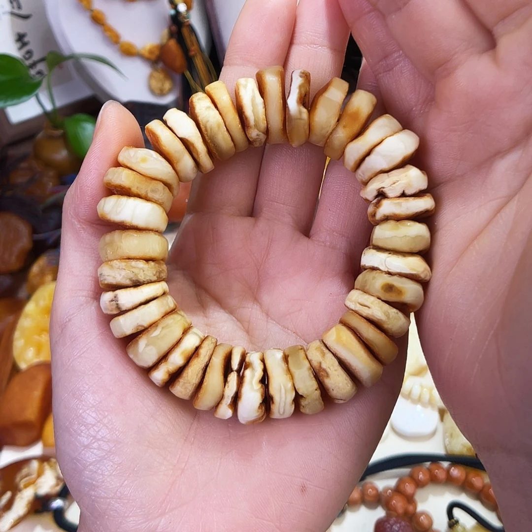 琥珀珠宝奇石未镶嵌C*L。