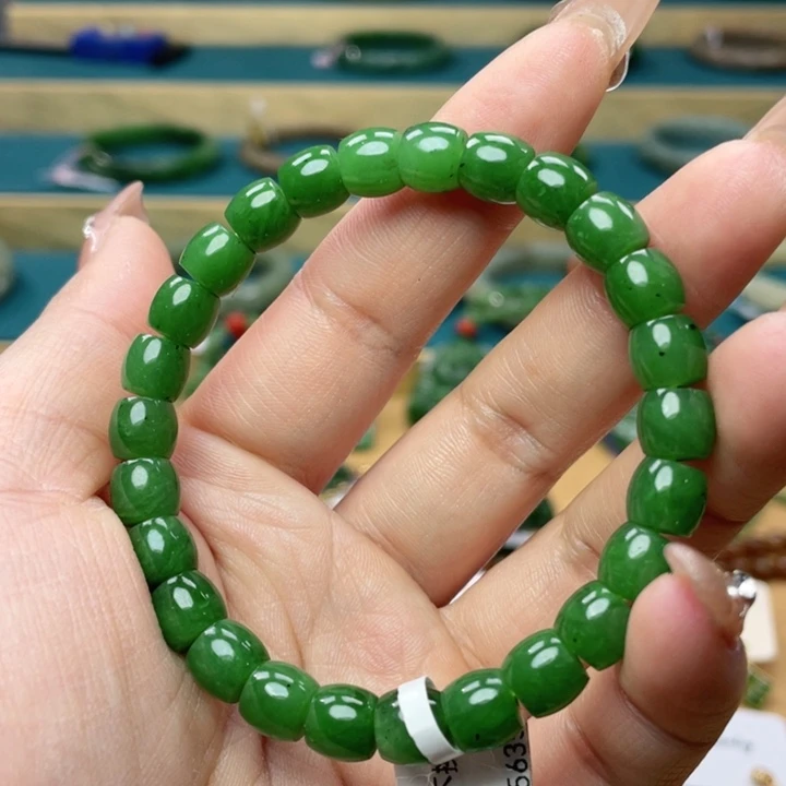 和田玉手链58圈口。编号8未镶嵌