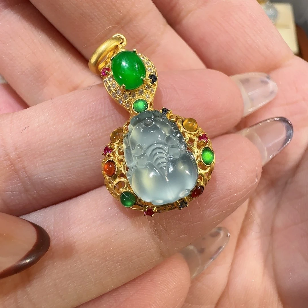 【闪购商品】颈饰18K金镶嵌翡翠