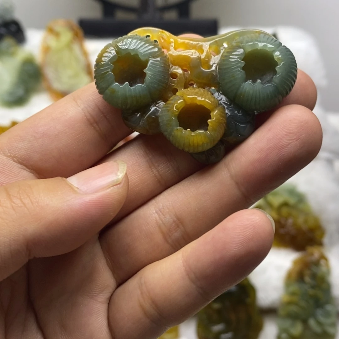 蛇纹石玉未镶嵌颈饰
