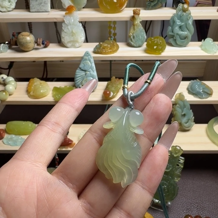 蛇纹石玉未镶嵌吊坠