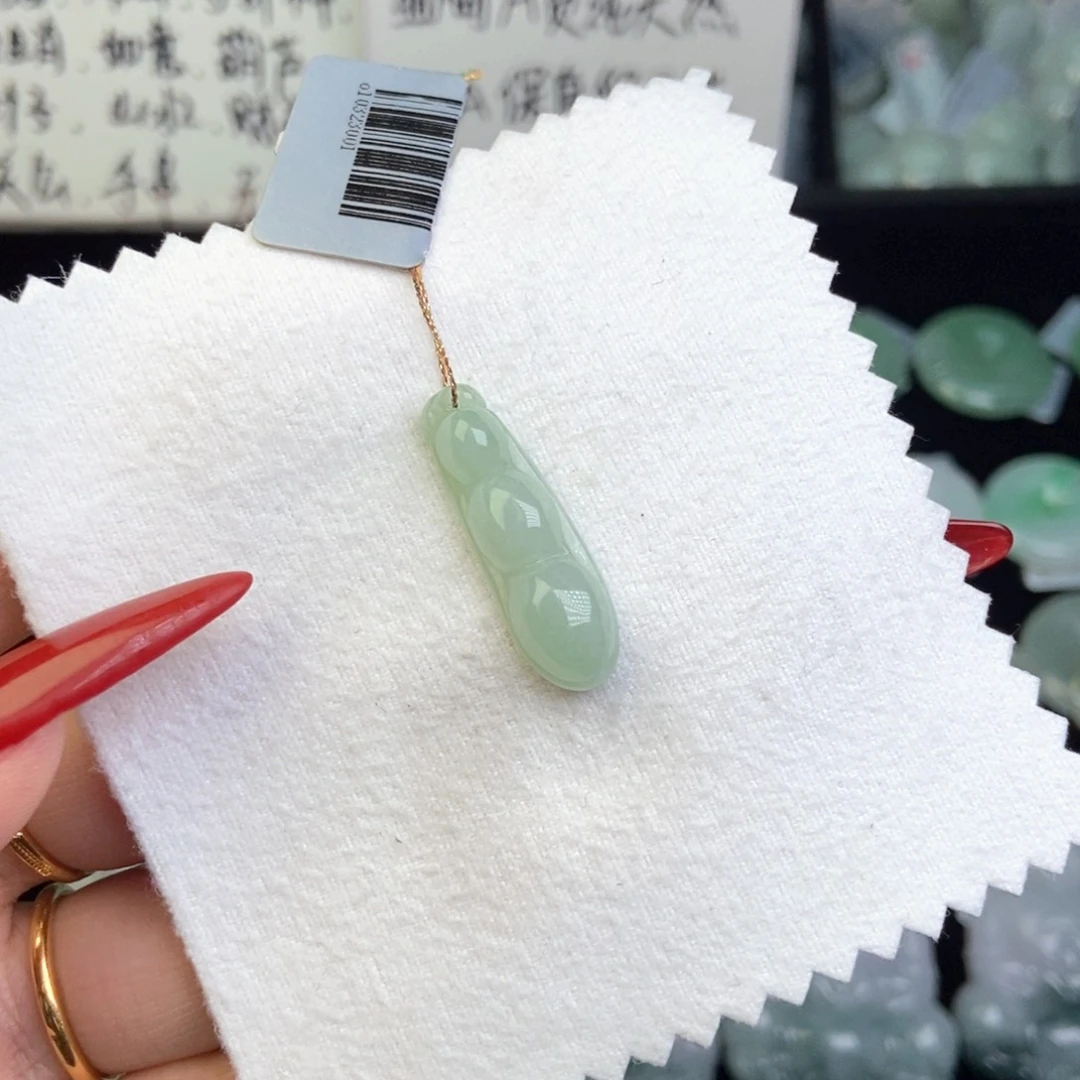 翡翠颈饰未镶嵌福豆