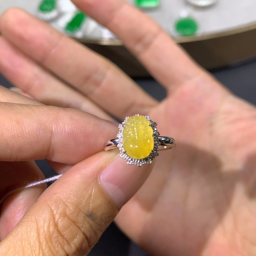 翡翠戒指18K金镶嵌翡翠