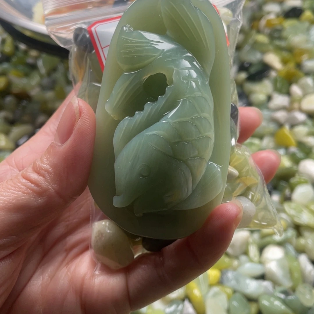 蛇纹石玉颈饰未镶嵌蛋**齐