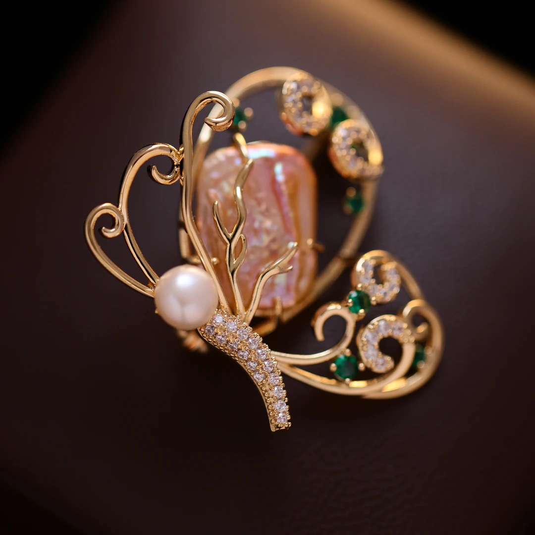 铜合金仿水晶胸针 澜七-简约高档胸针-银绿中古风蝴蝶-J2350