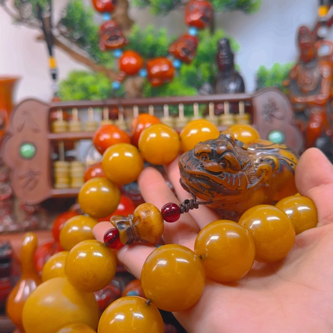 琥珀裸石未镶嵌手持