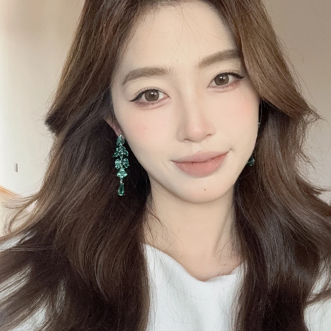 oushipei/欧诗佩 铜合金合成锆石耳饰 薄荷曼波绿色水钻流苏耳环