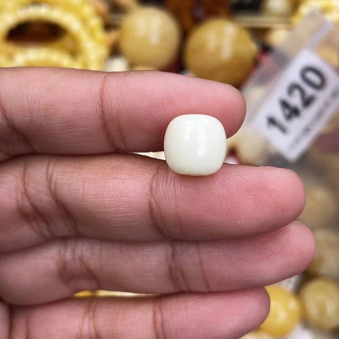 蜜蜡未镶嵌珠宝奇石11