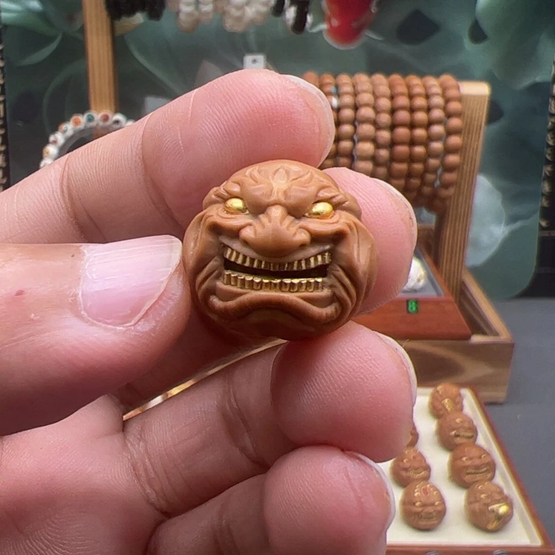 猴头核桃吊坠金牙