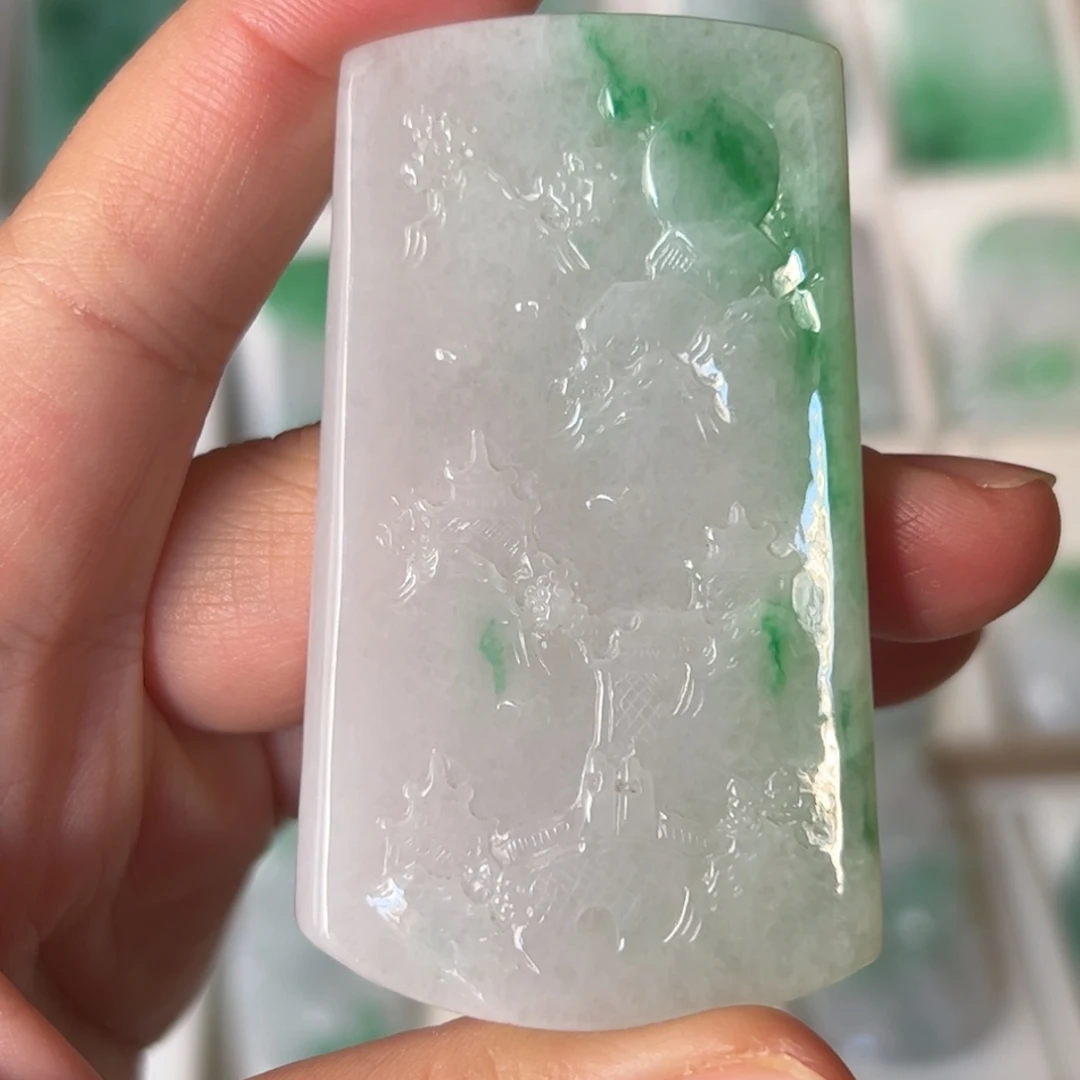 翡翠未镶嵌颈饰山水