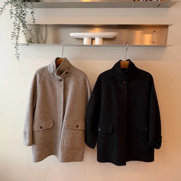 韩系减龄立领单排扣双口袋中长款大衣