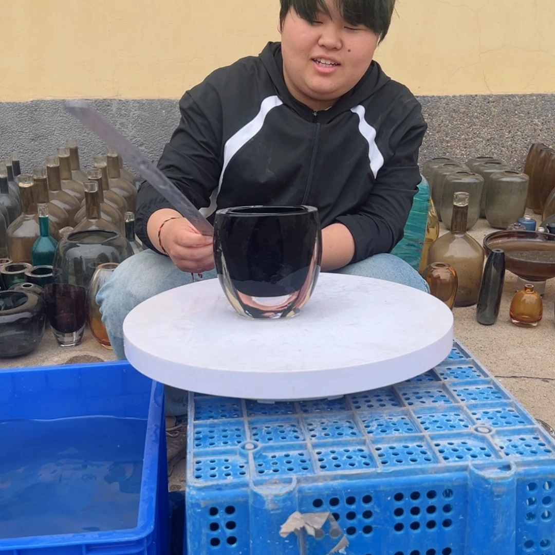 高13黑色琉璃花器摆件磕伤