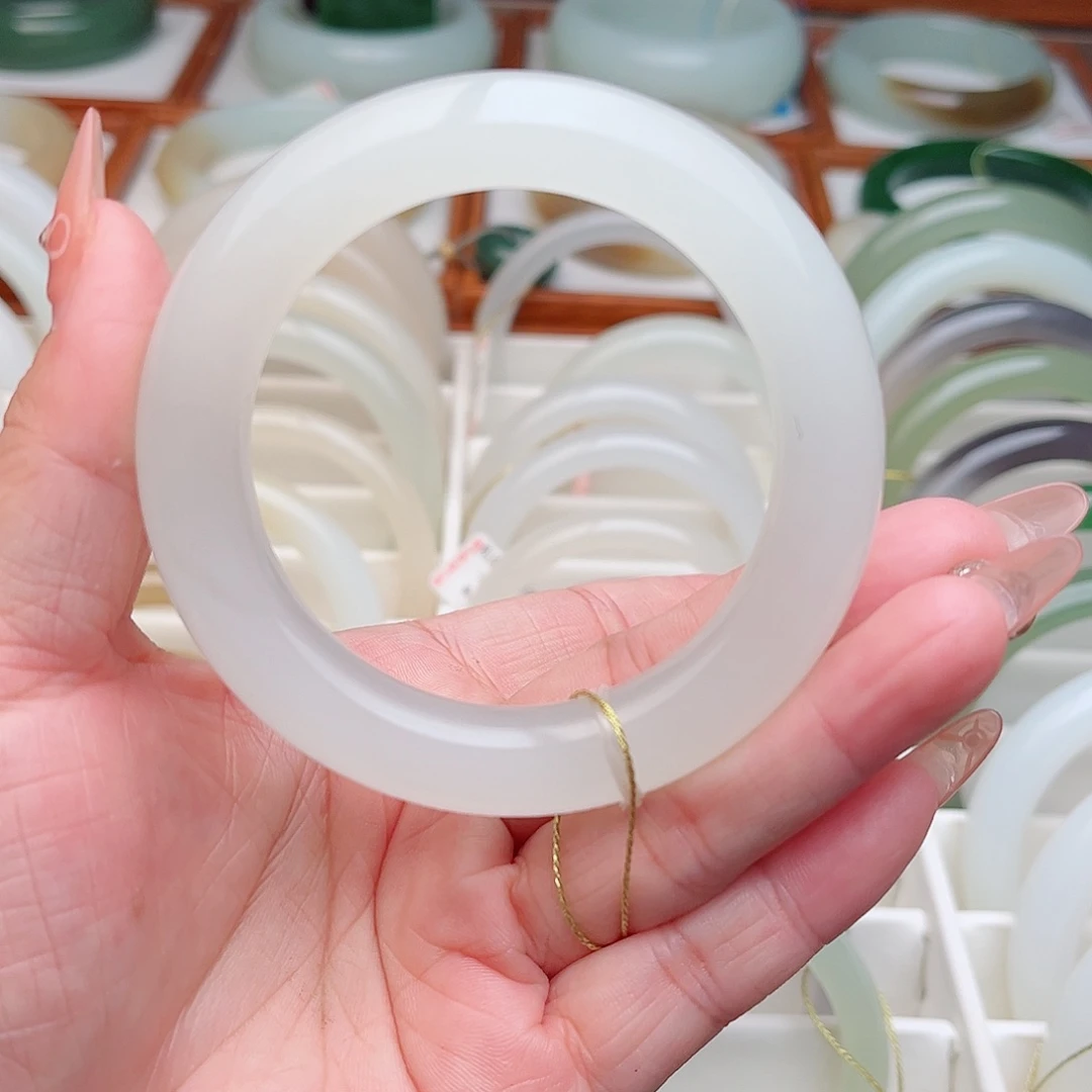 睡***累和田玉未镶嵌手镯52.5