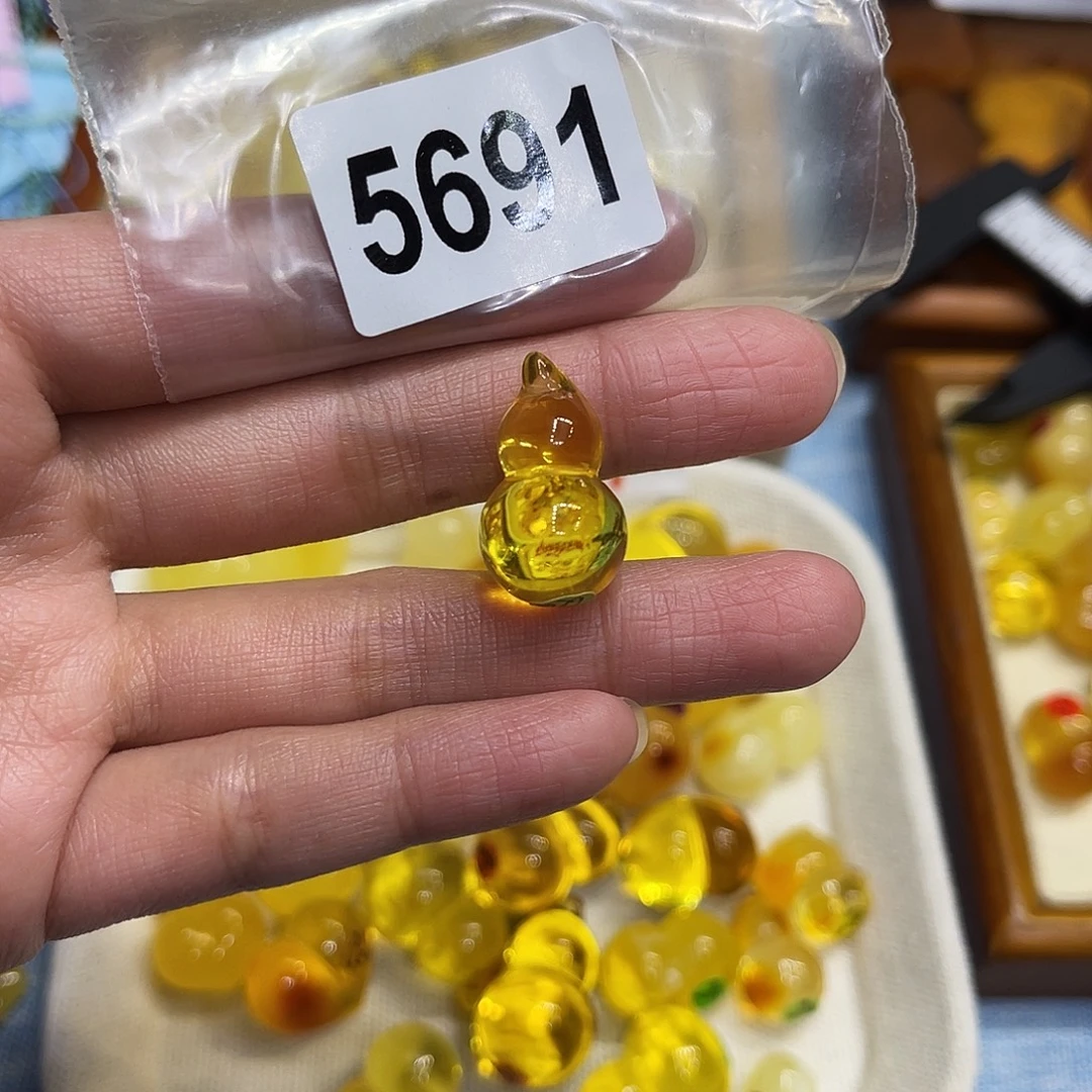 琥珀未镶嵌珠宝奇石