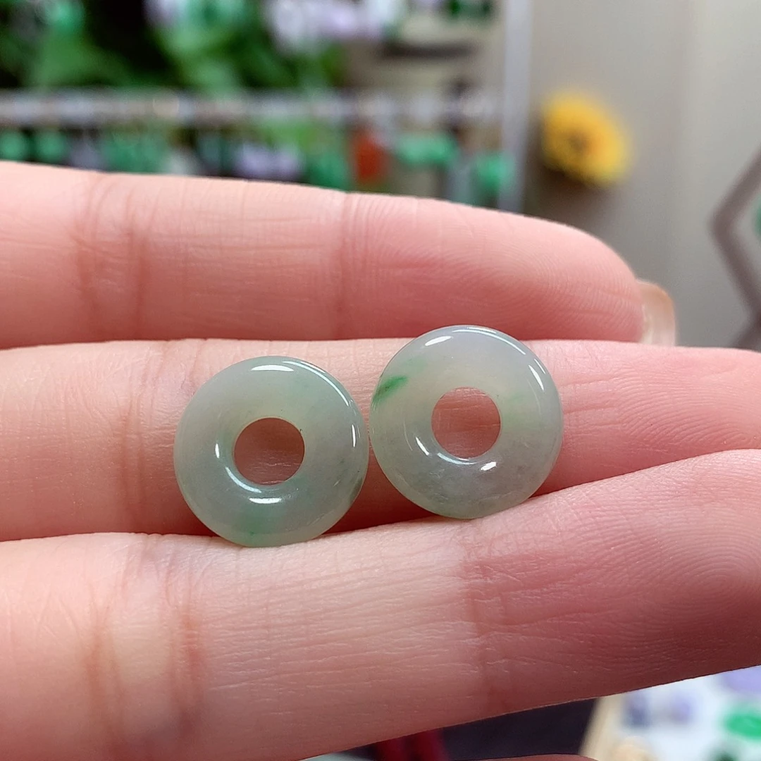 翡翠耳饰未镶嵌天然翡翠