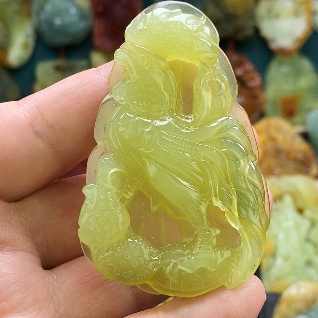 蛇纹石玉未镶嵌颈饰生肖鸡