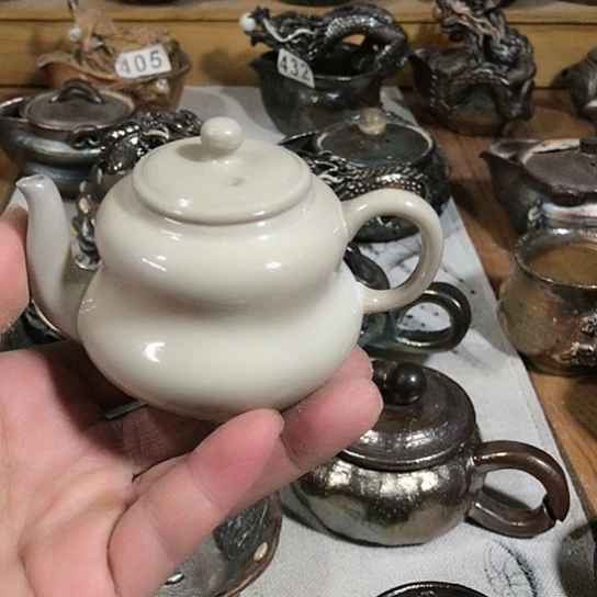 瓷片微瑕的白玉葫芦