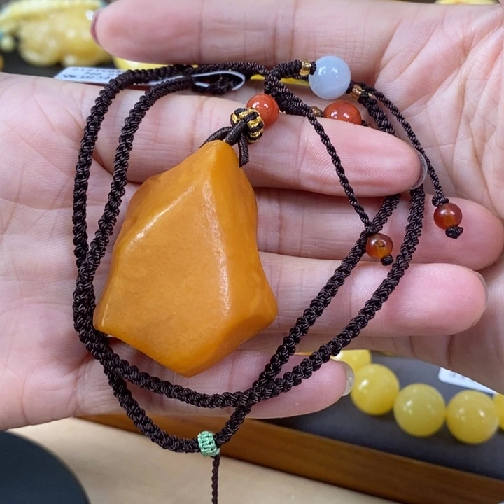 琥珀裸石未镶嵌吊坠