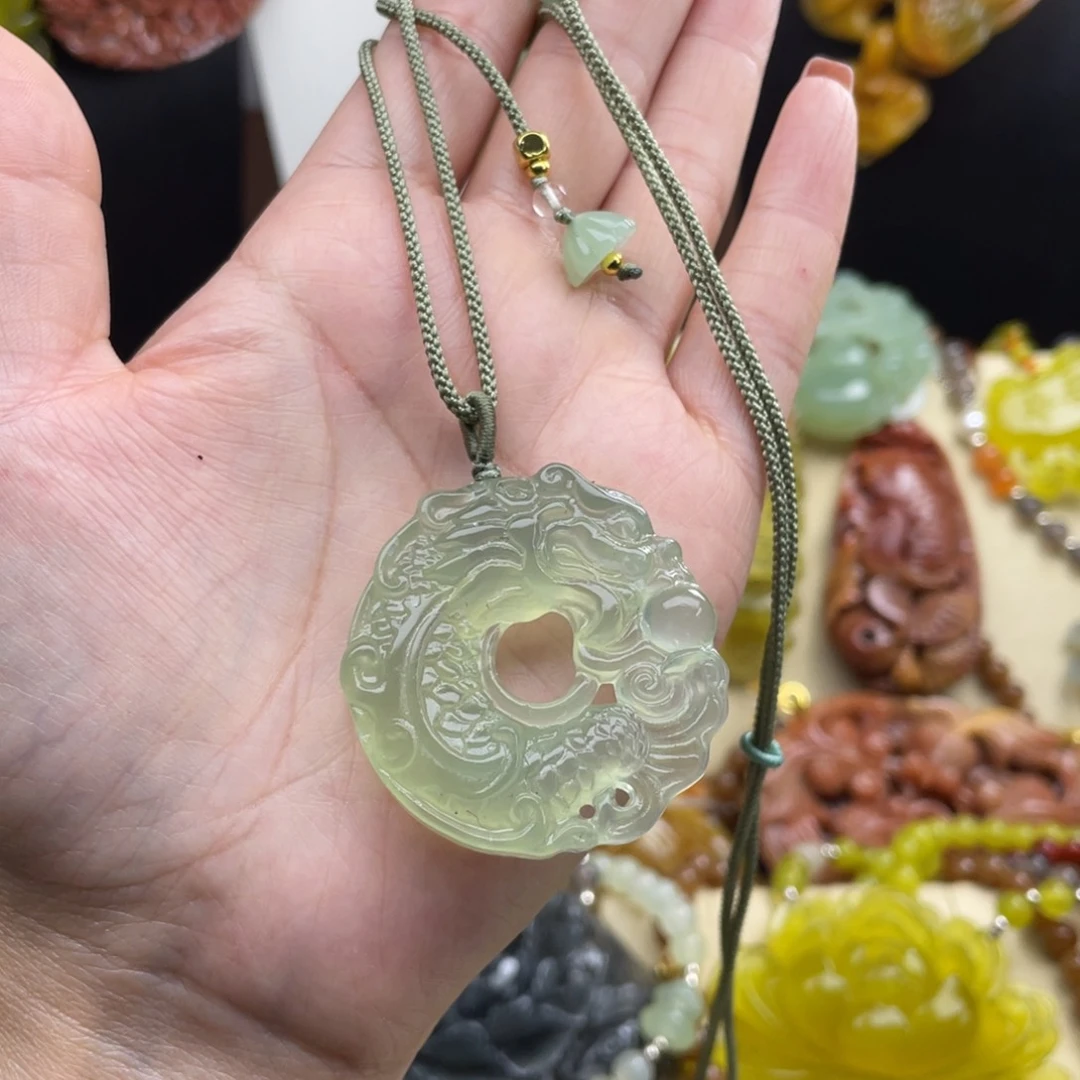 未镶嵌蛇纹石玉颈饰