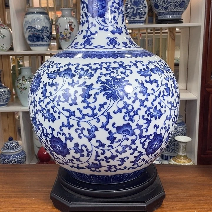 摆件亂***人缠技莲青花天球瓶