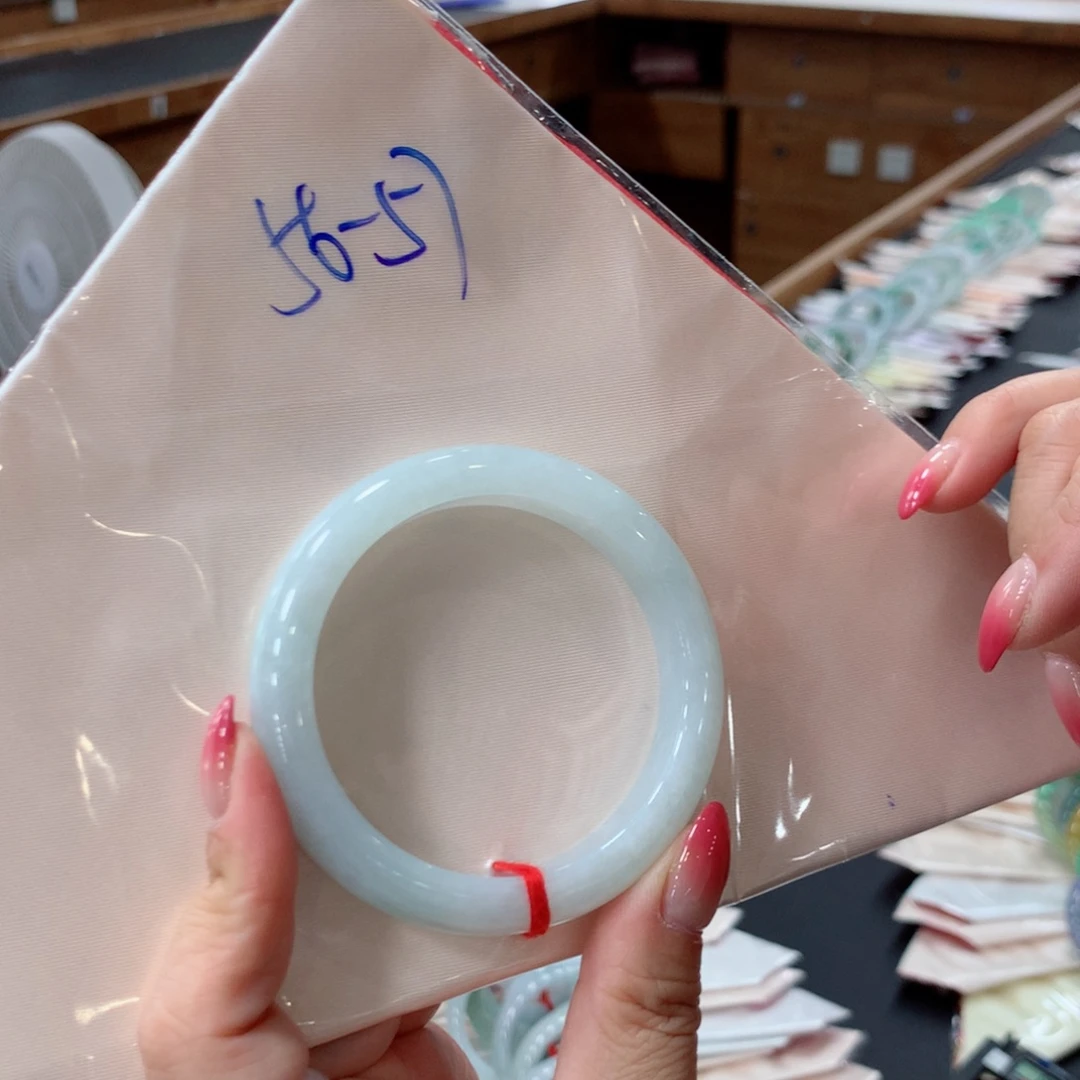 翡翠未镶嵌手镯48小时鉴赏