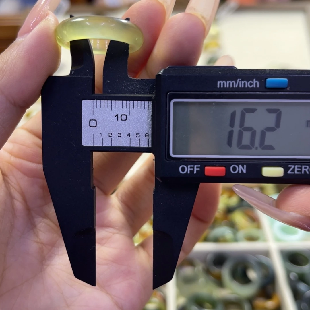 蛇纹石玉未镶嵌手镯129