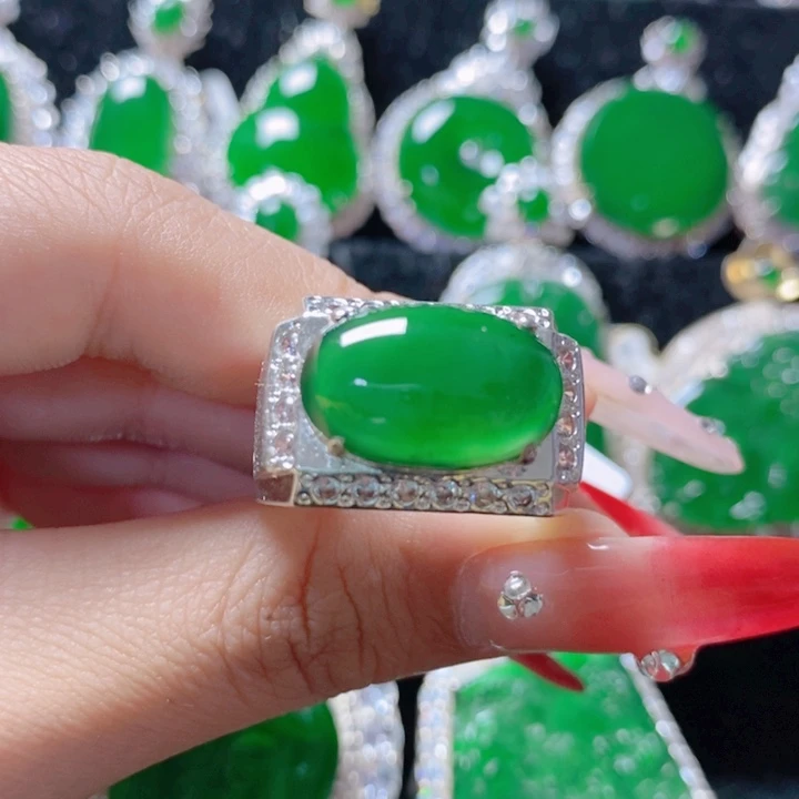 翡翠颈饰未镶嵌181。