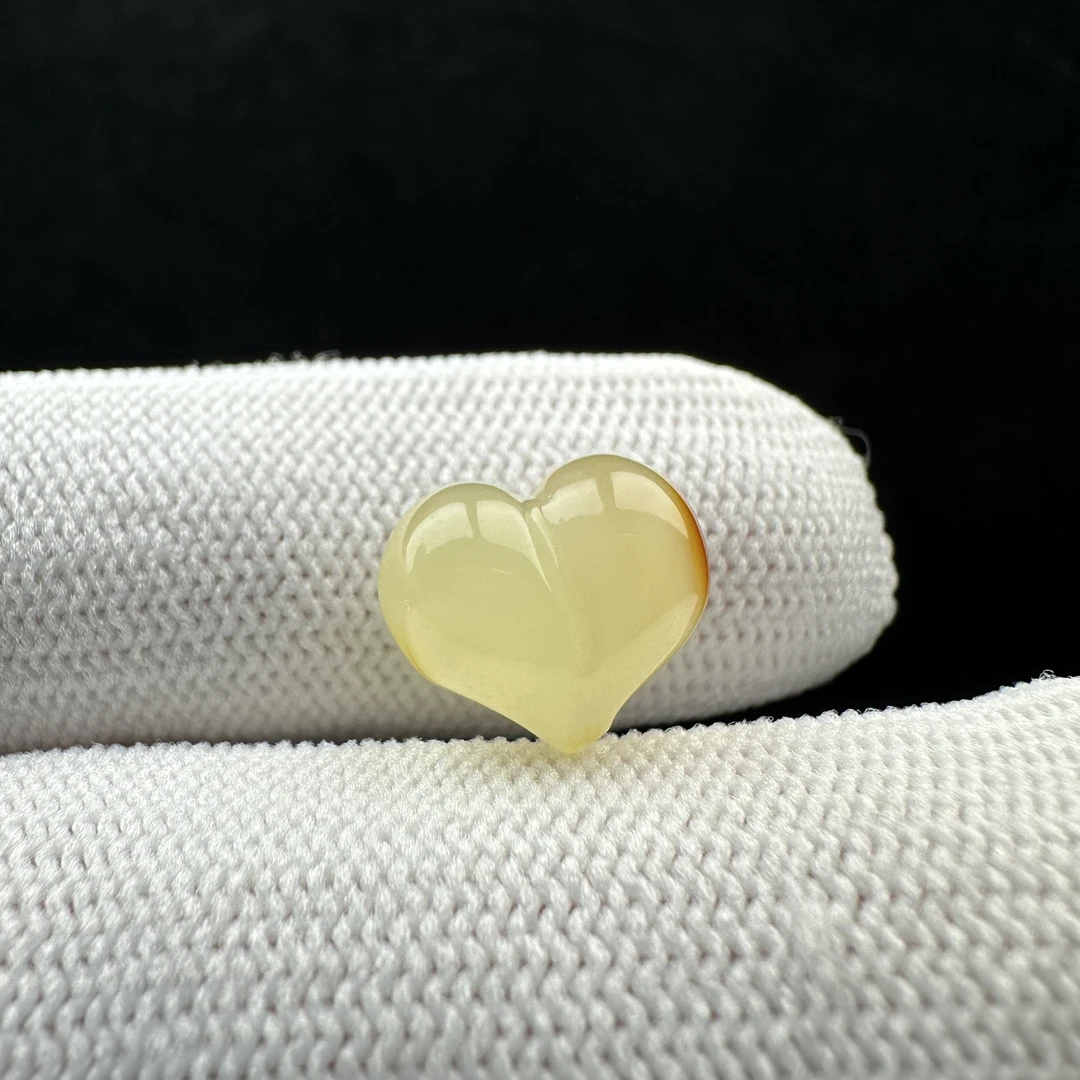 E1117天然原矿蜜蜡 屁桃爱心12.2*10.2mm 一图一物 假一罚十