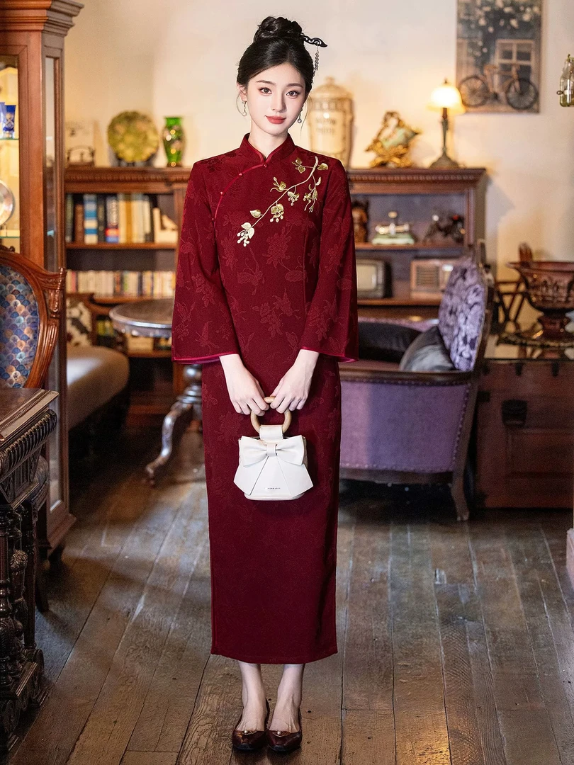 红色旗袍2025新款改良年轻款订婚礼服裙刺绣敬酒服新娘秋冬季长袖