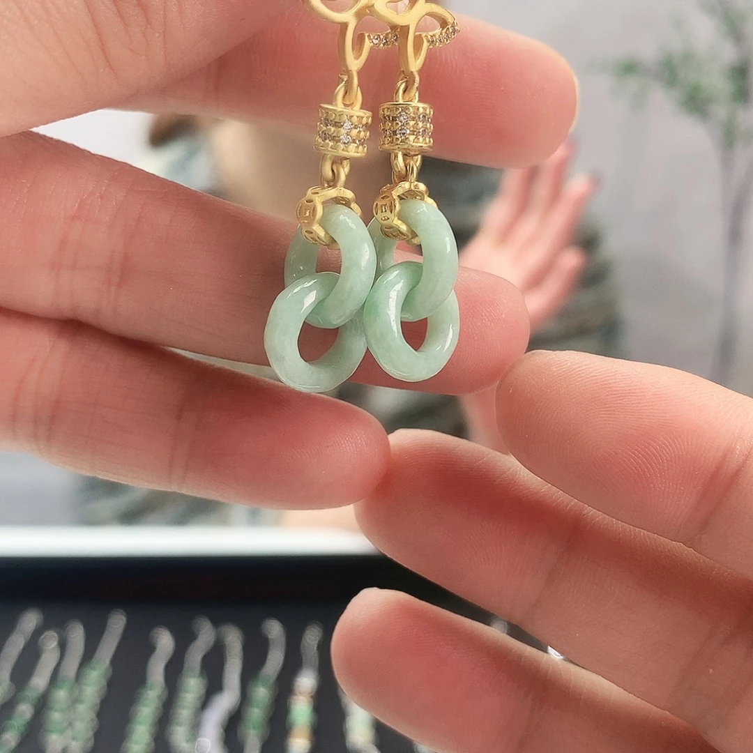 翡翠未镶嵌耳饰环环相扣