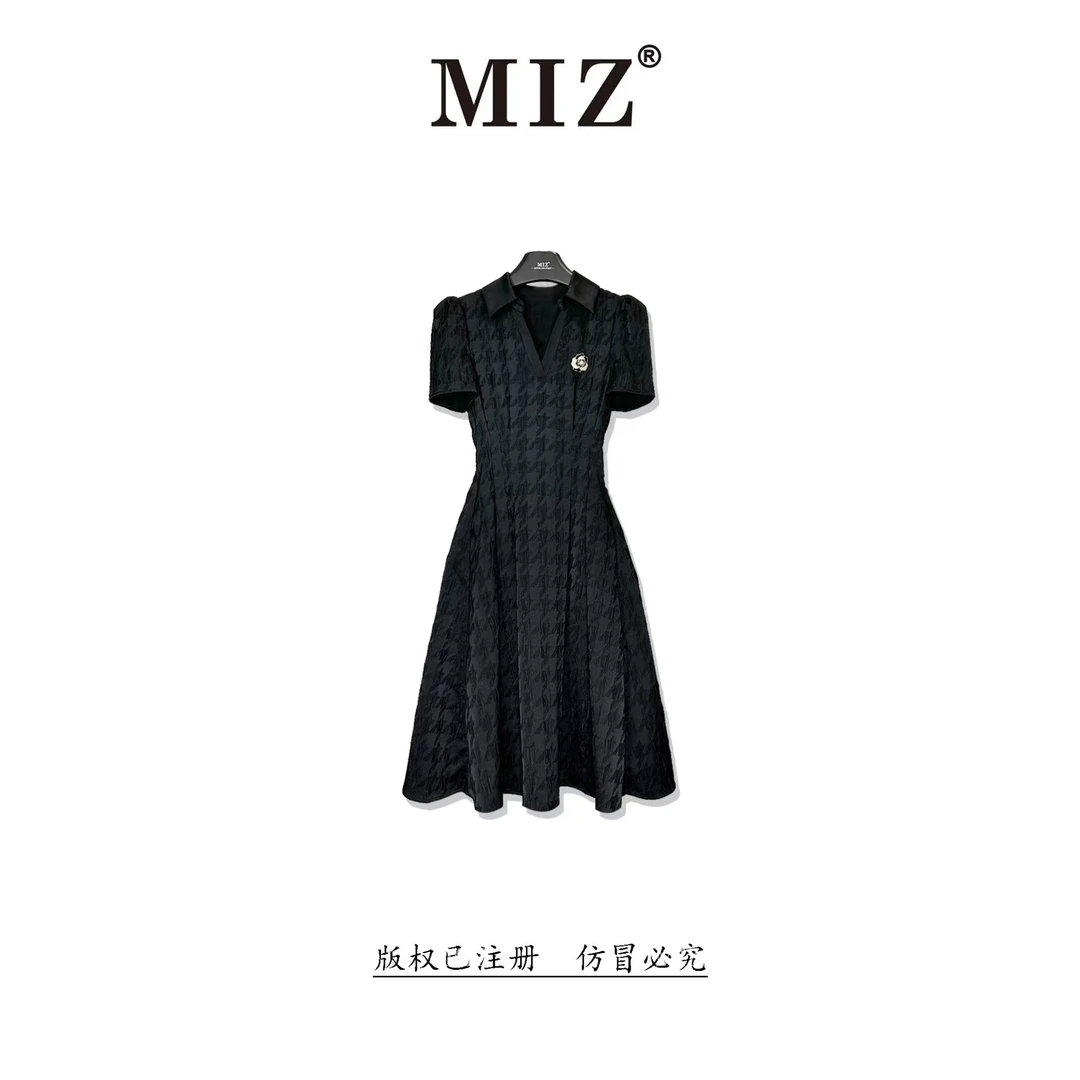 【MIZ】2025春夏季新款气质显瘦V领千鸟格提花黑色连衣裙2316060