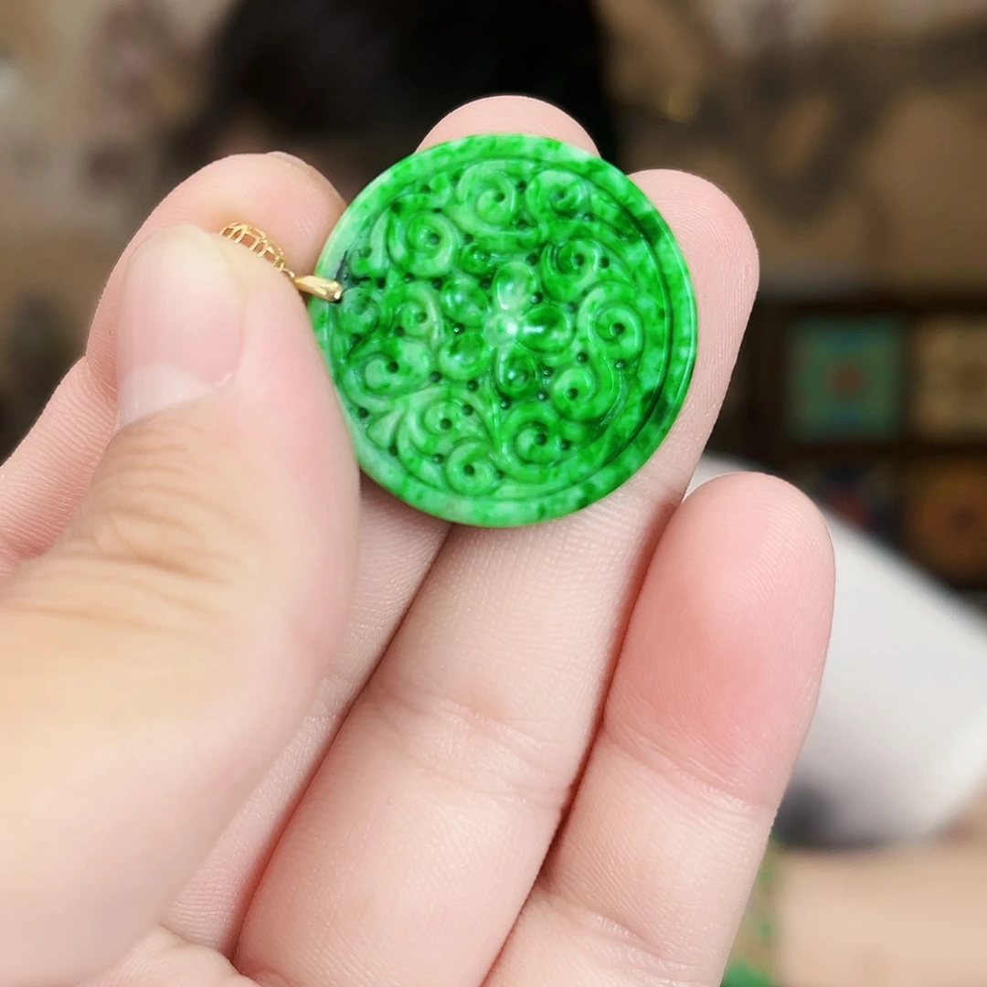 翡翠18K金镶嵌颈饰吊坠