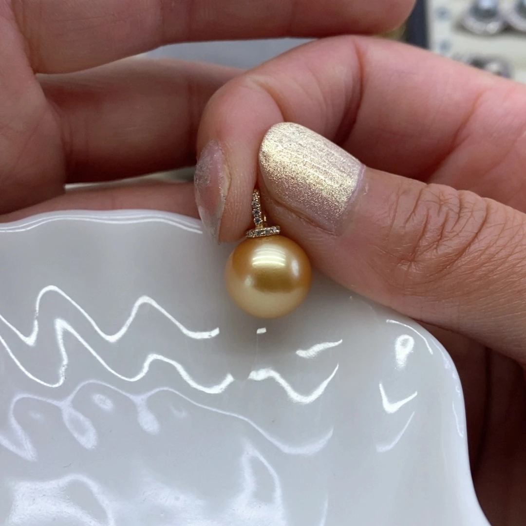 18K金镶嵌海水珍珠吊坠(不含链)