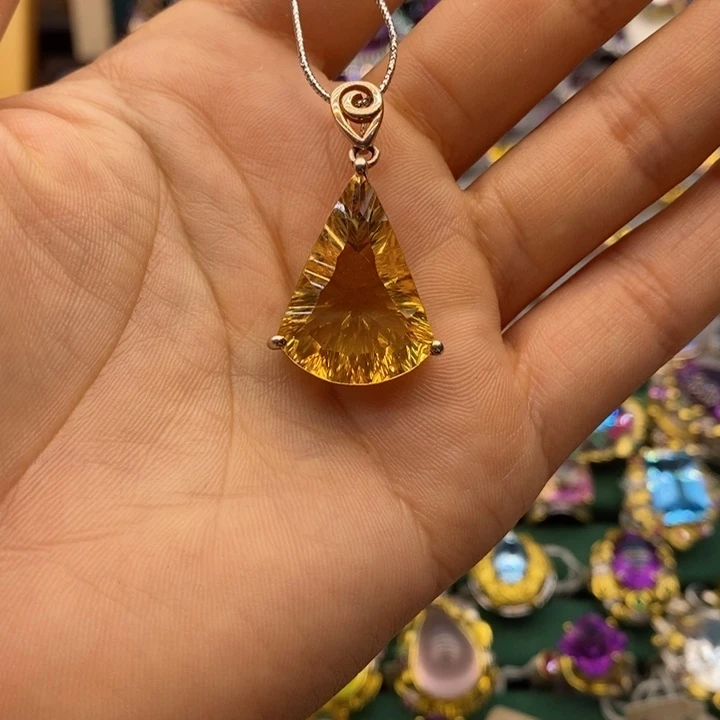 水晶颈饰银S925镶嵌天然水晶吊坠