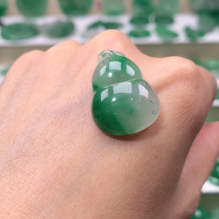 颈饰未镶嵌石英质玉