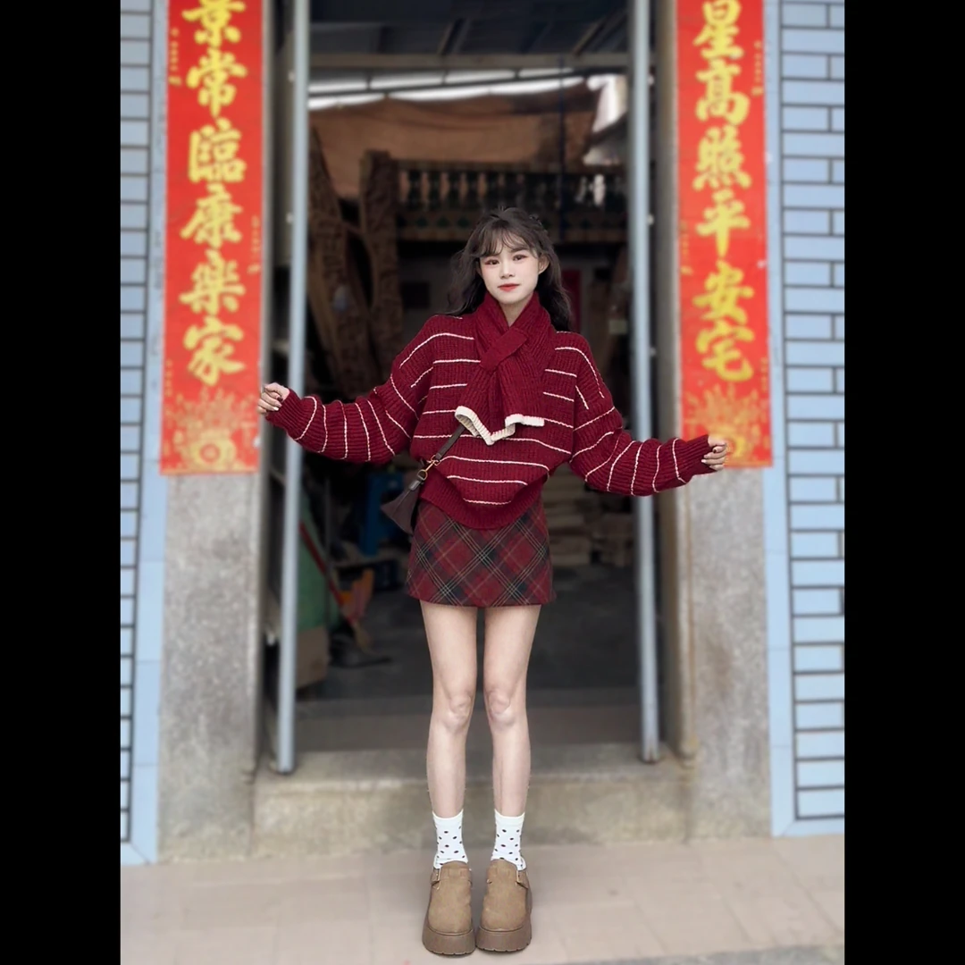 拾一·一眼心动条纹围巾毛衣两件套红色毛衣