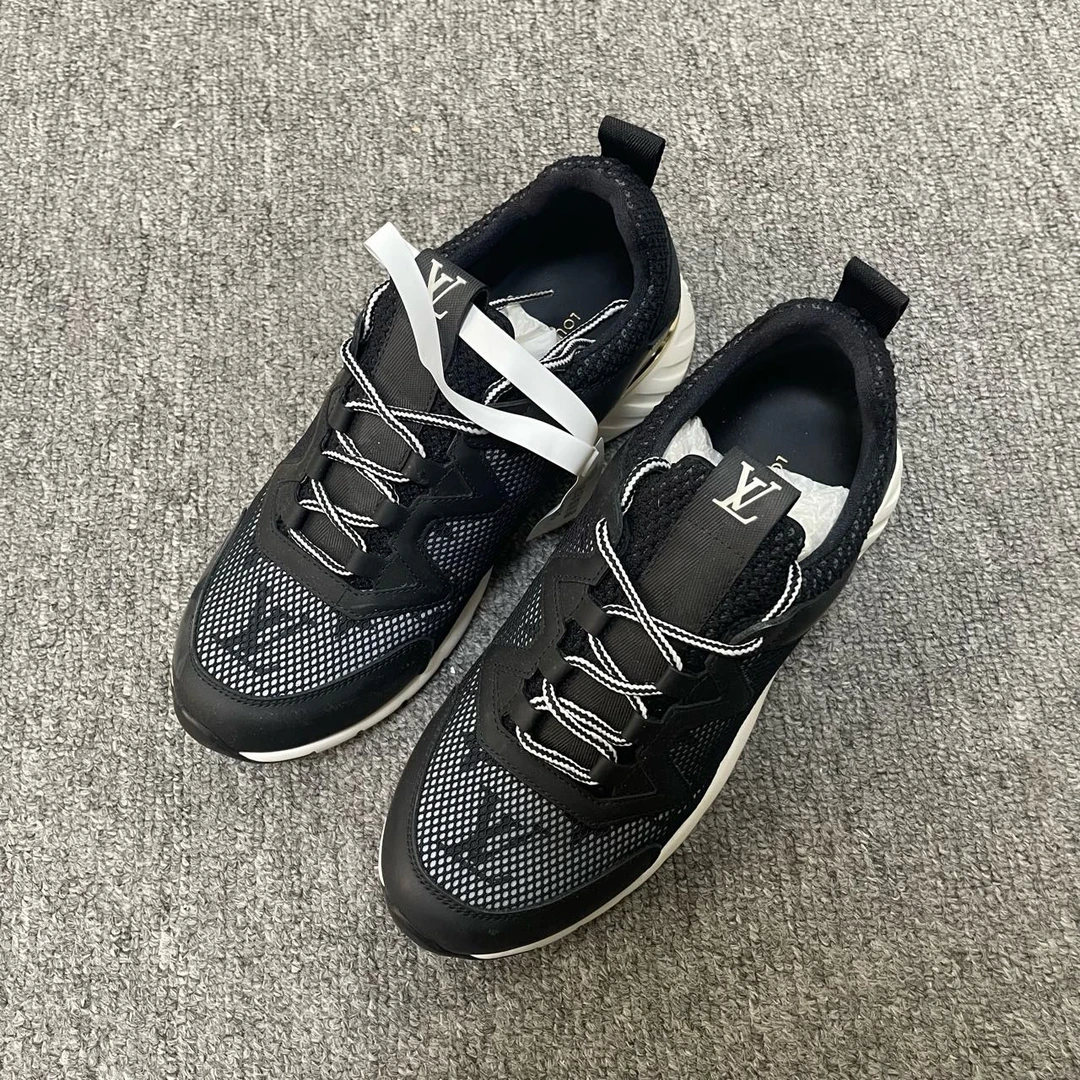 95新 LouisVuitton/路易威登 圆头系带生活休闲鞋 35.5码/3834
