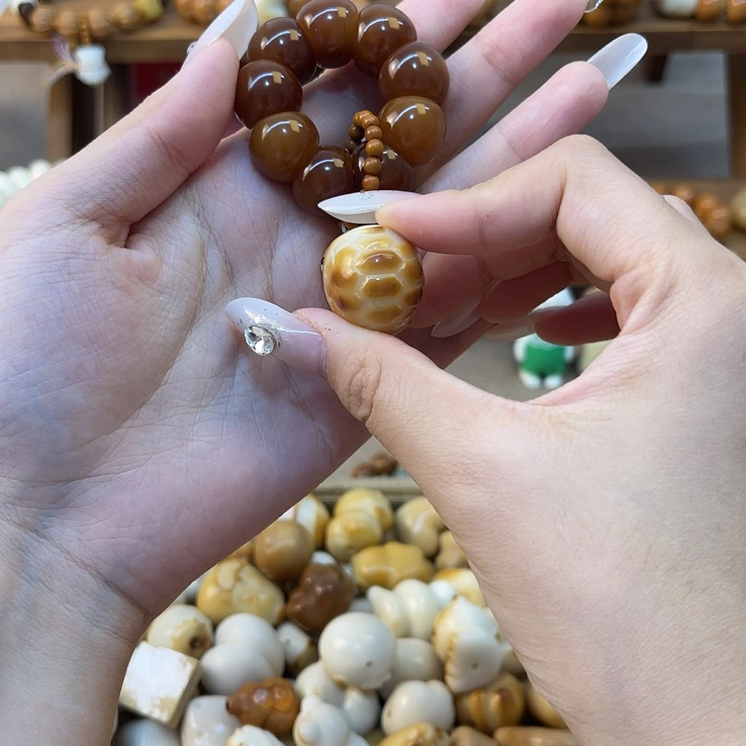 吊坠菩提根/象牙果阿****）手捻