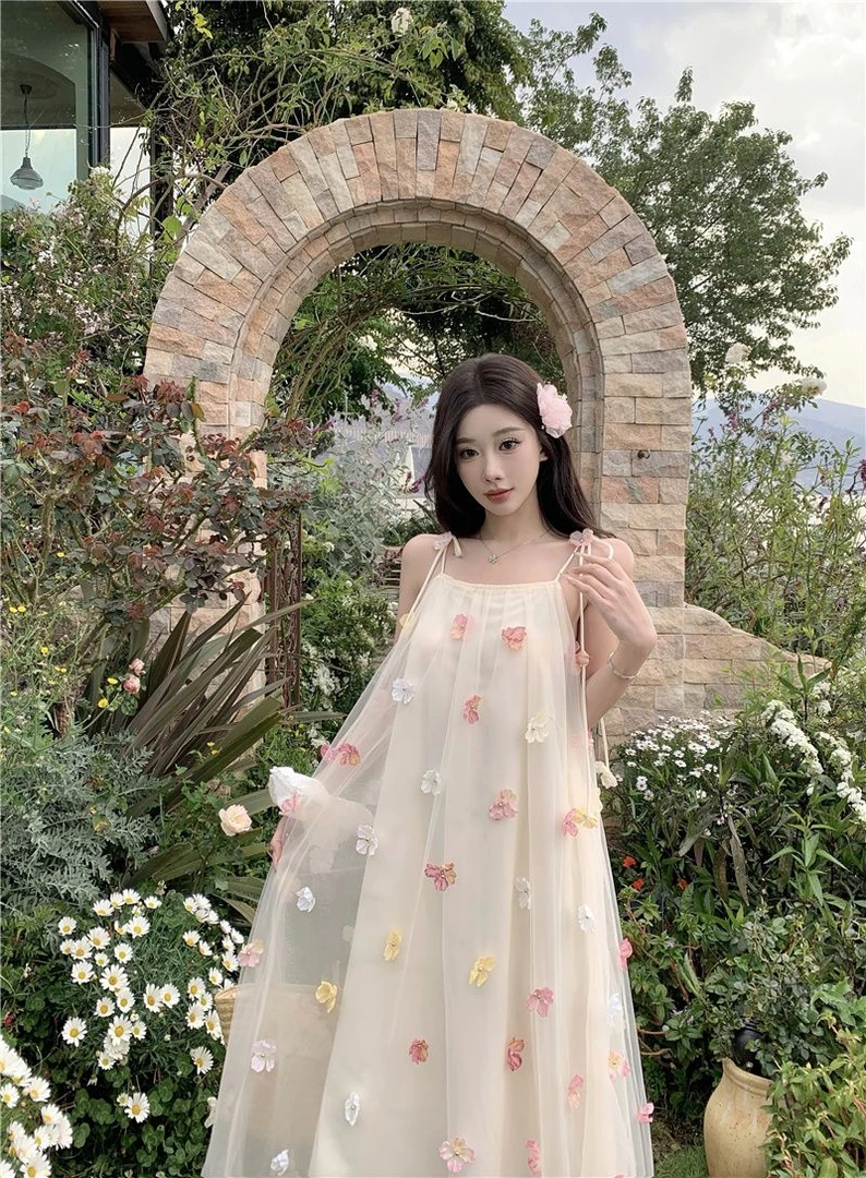 法式温柔浪漫花朵连衣裙夏季吊带超仙宽松度假风气质拍照裙子女装