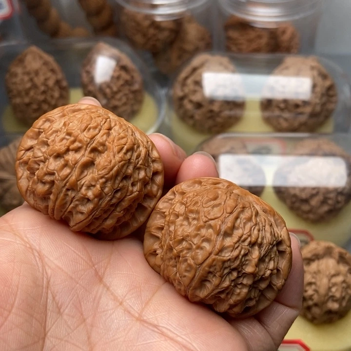 文玩核桃把件追****子血麒麟